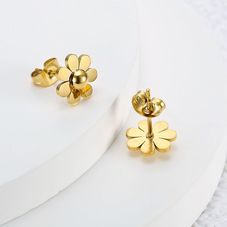 Niche Elegant 18k Gold Plated Sunflower Stud Earrings for Women Titanium Earrings