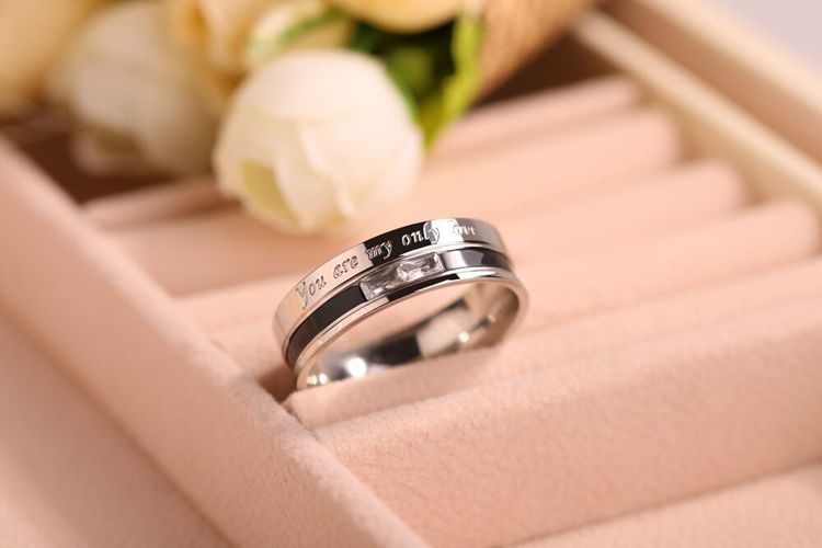 Wholesale Korean fashion temperament titanium Stainless steel couple ring with diamond personalized hipster jewelry
