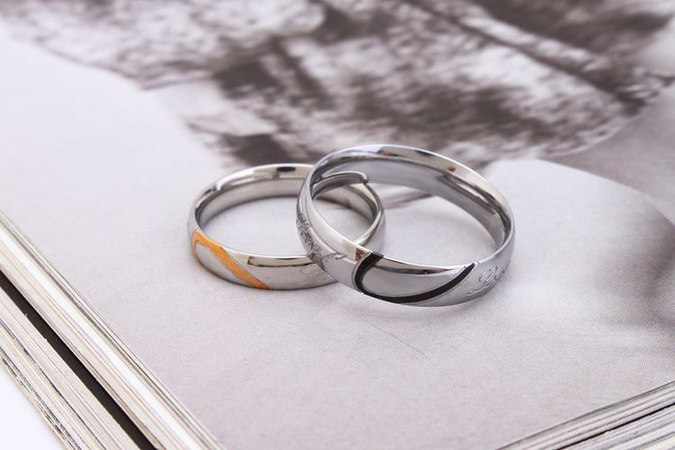 Titanium Stainless Steel Black Gold Wholesale Love Heart Couple Rings Fashion Creative