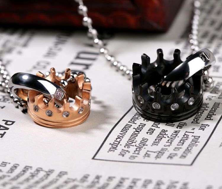 Fashion Wholesale Crown Couple Necklace Zirconia High Grade Titanium Couple Pendant