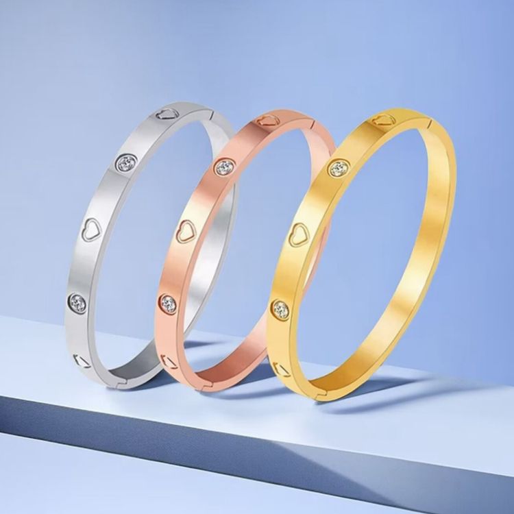 Love-shaped Titanium Steel Zircon Bracelet For Ladies