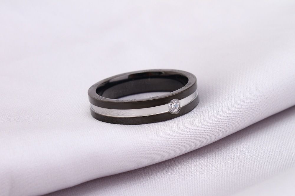 Hundred fashion diamonds black gold titanium steel men's and women's rings | Wholesale Jewelry Only 2